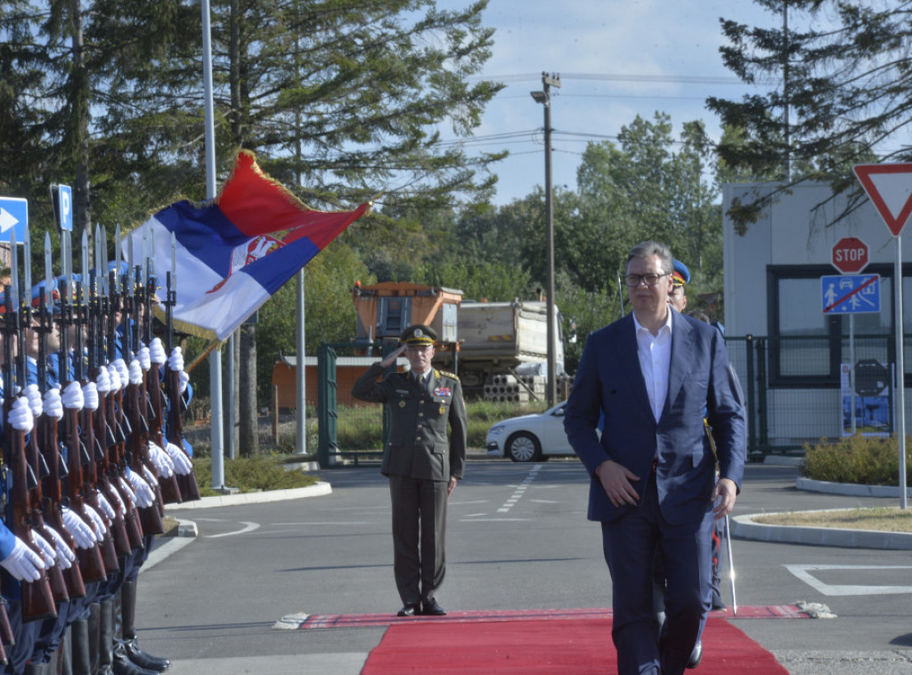 Vučić: Nastavljamo da ozbiljno jačamo našu vojsku i snažimo našu borbenu gotovost