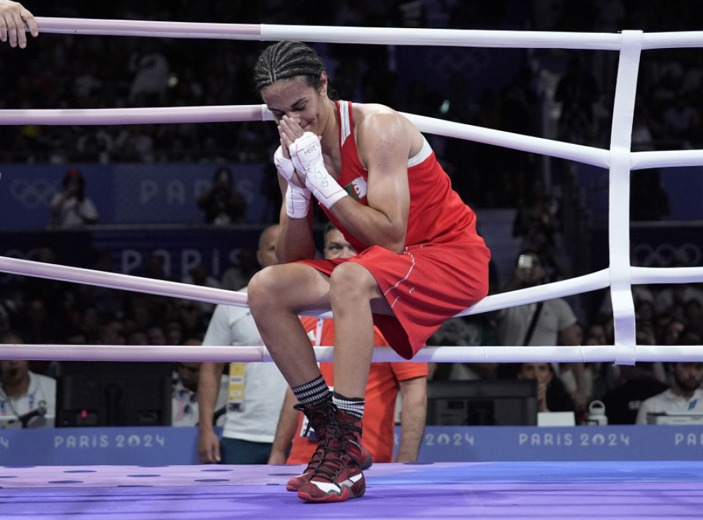 Alžirska bokserka Iman Kelif prolaskom u polufinale obezbedila medalju na OI