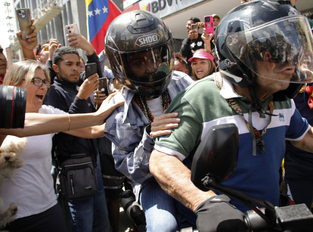 Liderka opozicije u Venecueli prestala da se skriva da bi se pridružila pristalicama