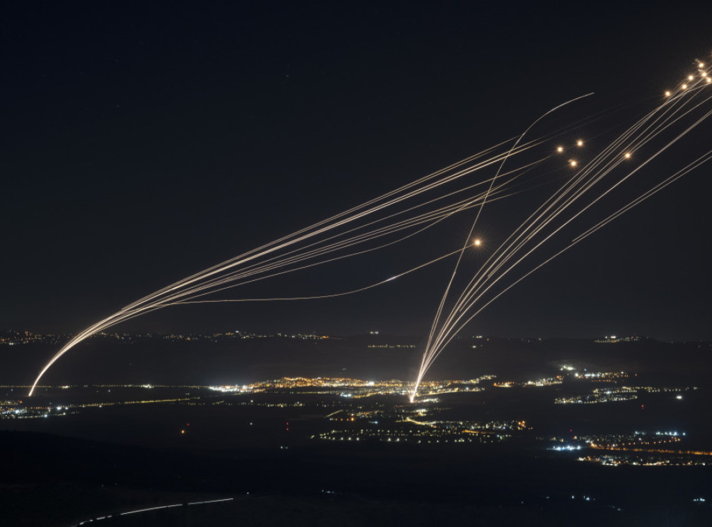 Hezbolah saopštio da je lansirao desetine raketa na Izrael kao odgovor na napade