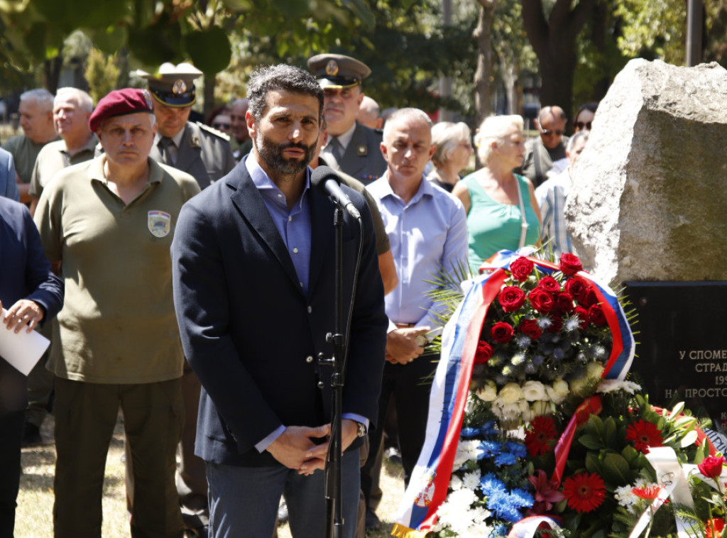 Šapić položio venac na spomenik srpskim žrtvama povodom 29-godišnjice "Oluje"