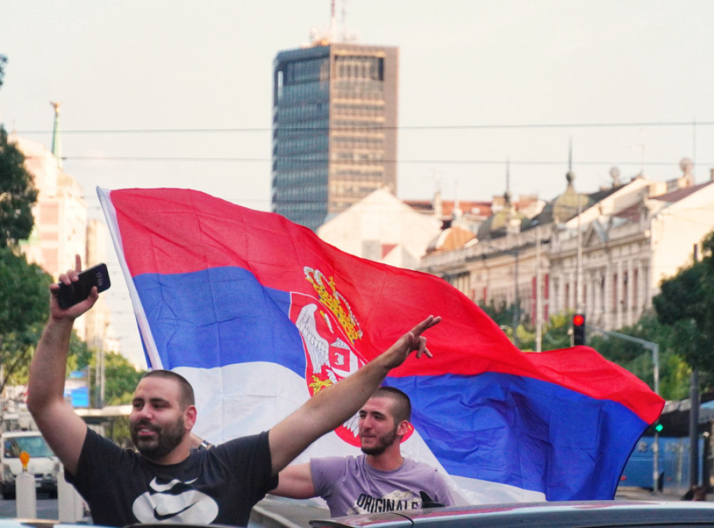 Beograđani uz zastave i sirene proslavili Đokovićevu pobedu na OI