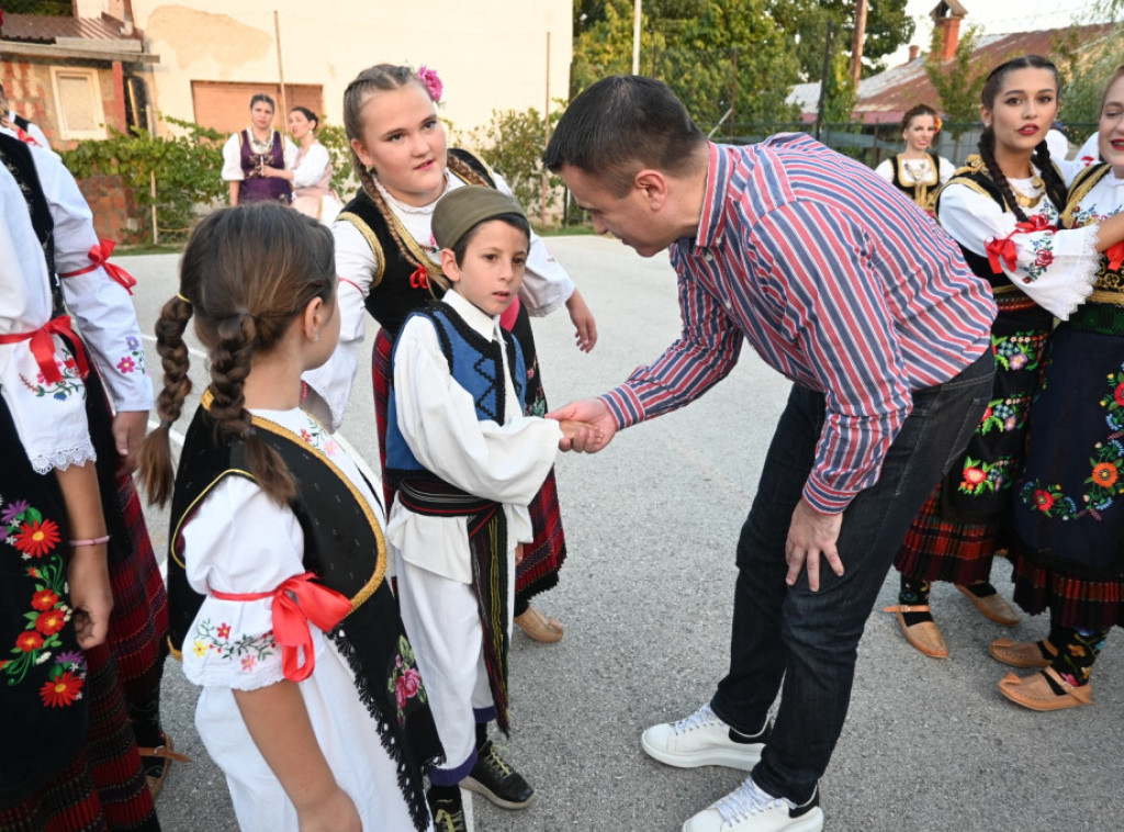 Ministar Milićević otvorio letnji kamp za mlade iz dijaspore u Medveđa