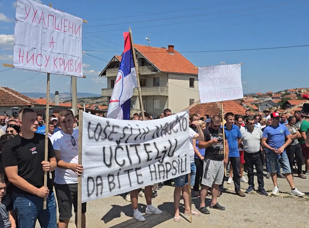 U Pasjanu počeo protest zbog hapšenja petorice Srba, traže zaštitu KFOR-a