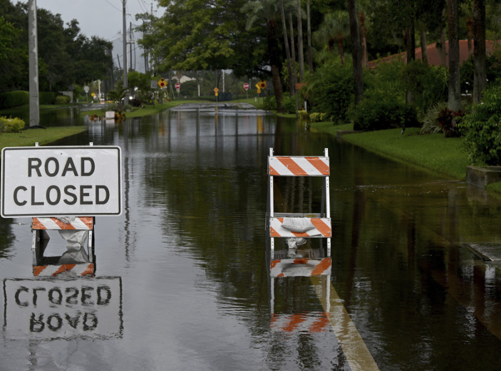 Najmanje pet osoba poginulo u tropskoj oluji Debi na Floridi