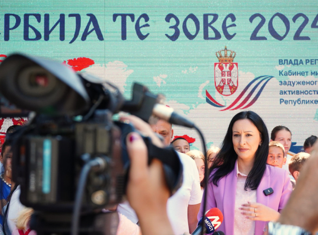 Jelena Žarić Kovačević posetila decu iz dijaspore koja od avgusta borave u Beogradu