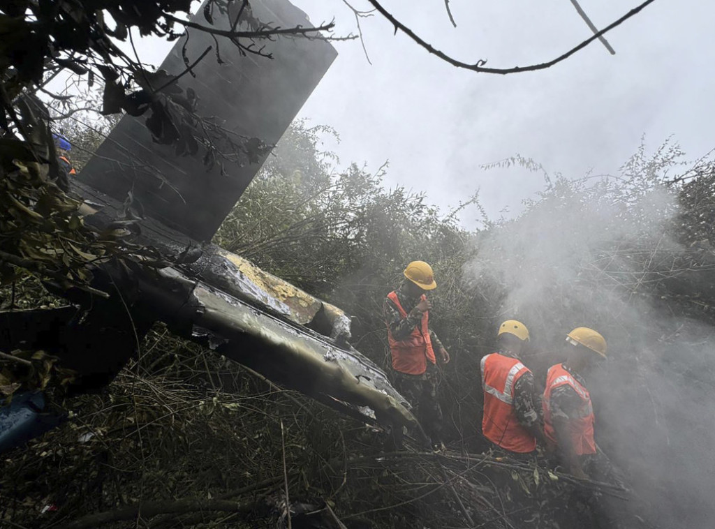 Srušio se helikopter u Nepalu, poginulo pet osoba