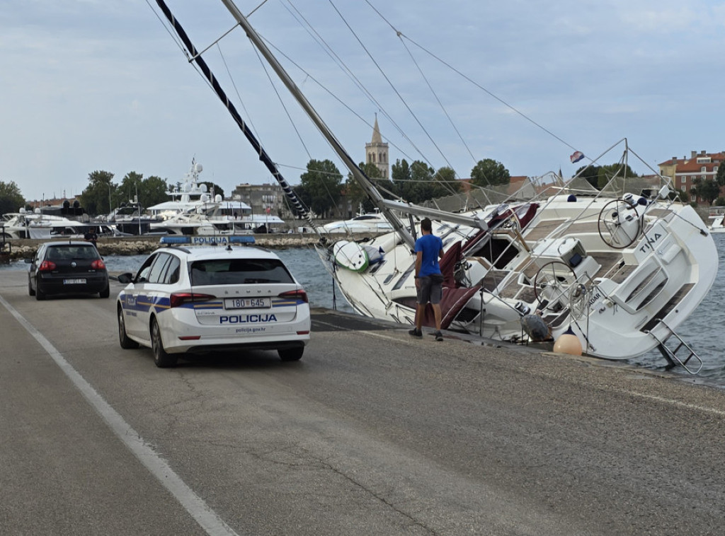 Jak vetar pogodio Zadar, spaseno 10 Slovenaca sa jedrilice