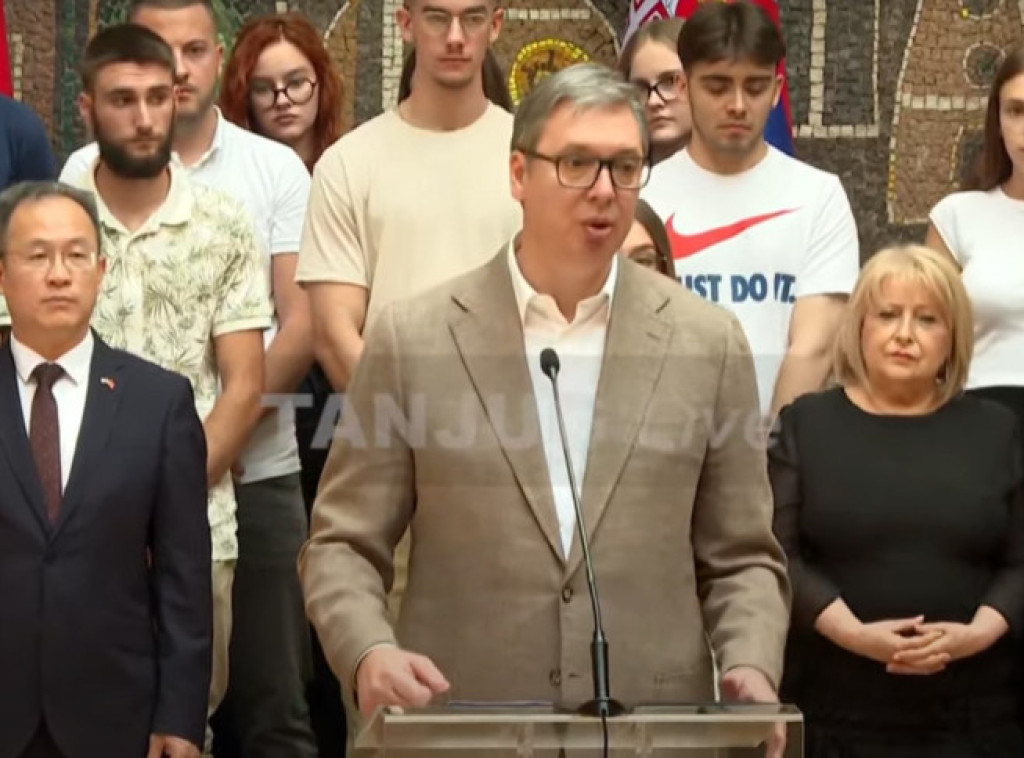 Vučić primio srpske studente i srednjoškolce koji putuju u Kinu