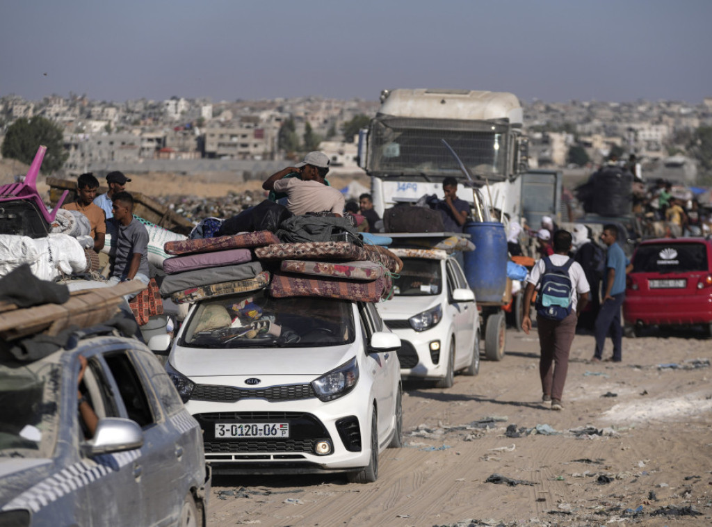 Palestinci beže iz područja oko Kan Junisa u Gazi nakon novog izraelskog napada