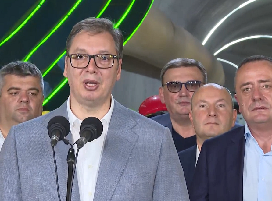 Vučić: Probijeno 58,83 odsto tunela "Iriški venac", nastavićemo da radimo vredno