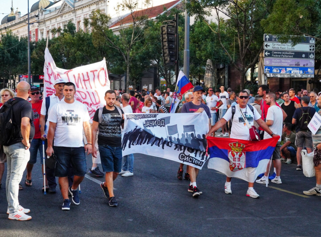 Učesnici protesta krenuli ka Prokopu i Železničkoj stanici Novi Beograd