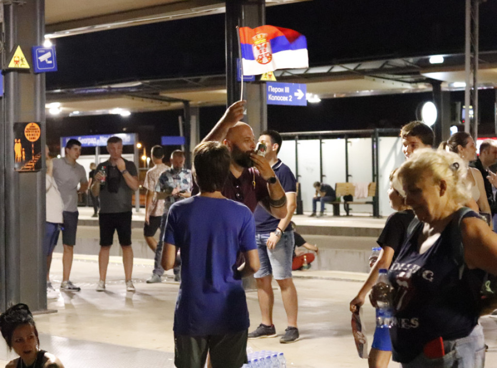 Na železničkoj stanici Novi Beograd demonstranti se povukli sa pruge po dolasku policije