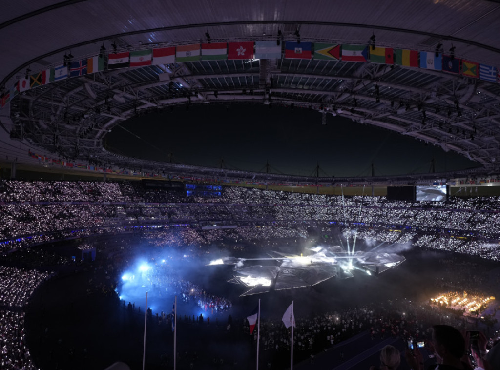 Završene Olimpijske igre u Parizu, na ceremoniji zatvaranja zastavu Srbije nosili Arunović i Mikec