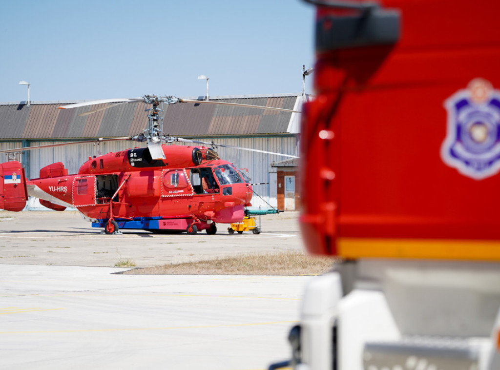 Helikopterska jedinica MUP-a gasi požar na planini Jadovnik