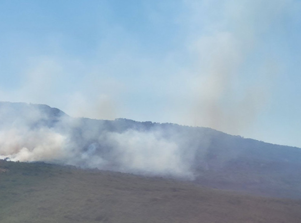 Novi požari na području Bileće i Gacka, gore bandere i niskopanske mreže