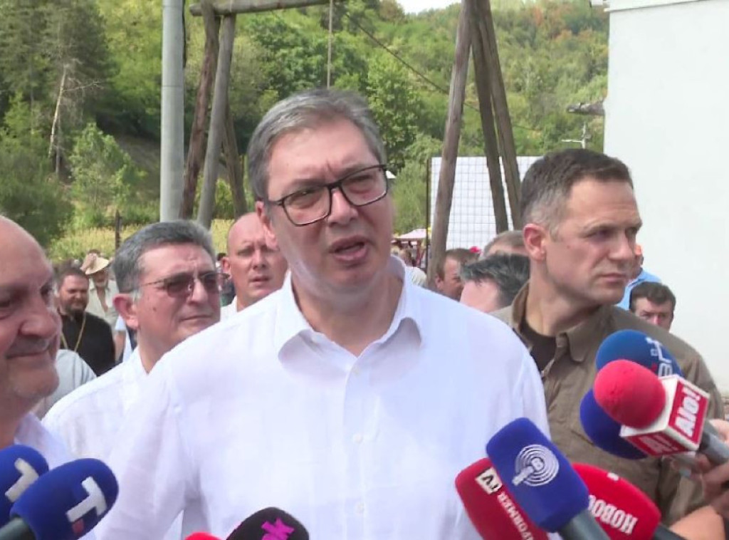 Vučić: Očekujemo da KFOR održi reč, da bez saglasja nema otvaranja mosta na Ibru