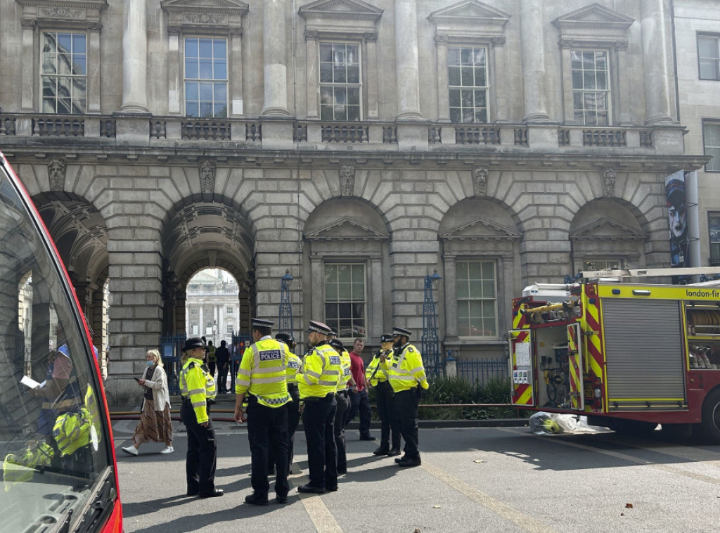 Izbio veliki požar u londonskom Somerset haus iz 16. veka