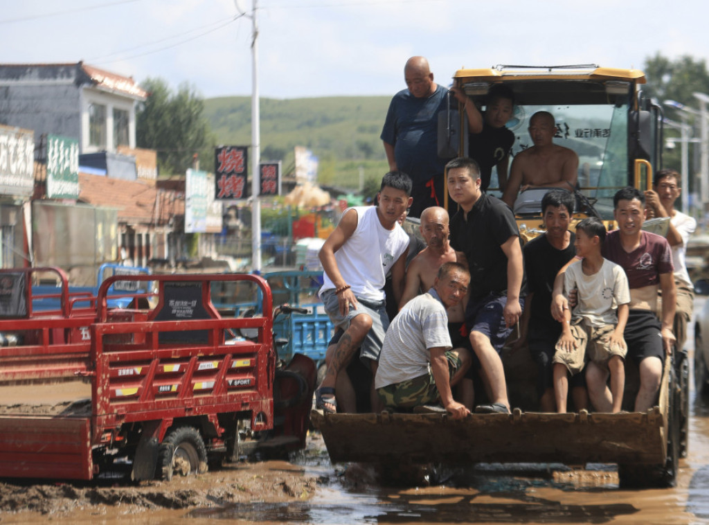 U Kini 11 osoba izgubilo život, 14 nestalo u poplavama