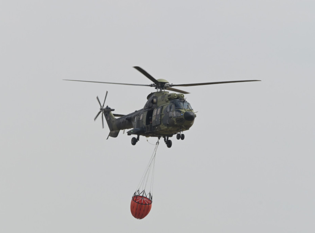 Helikopterska jedinica MUP-a danas izbacila 160 tona vode na požare u Pirotu