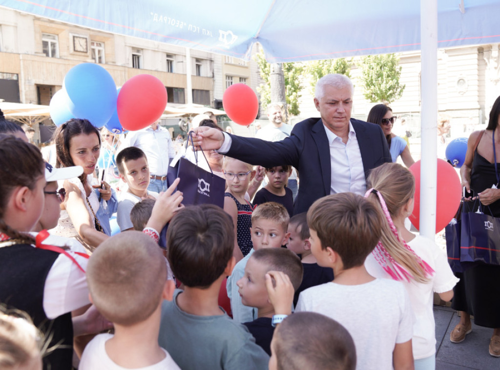 U Beogradu održana manifestacija za najmlađe "Sa GSP-om od prvog razreda"