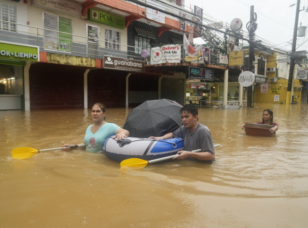 Tropska oluja prešla preko Filipina, u poplavama i klizištima poginulo 14 ljudi