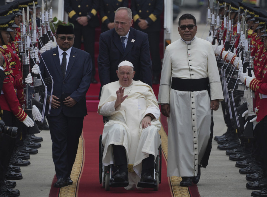 Papa stigao u Indoneziju, prvu stanicu na dosad najdužem putovanju