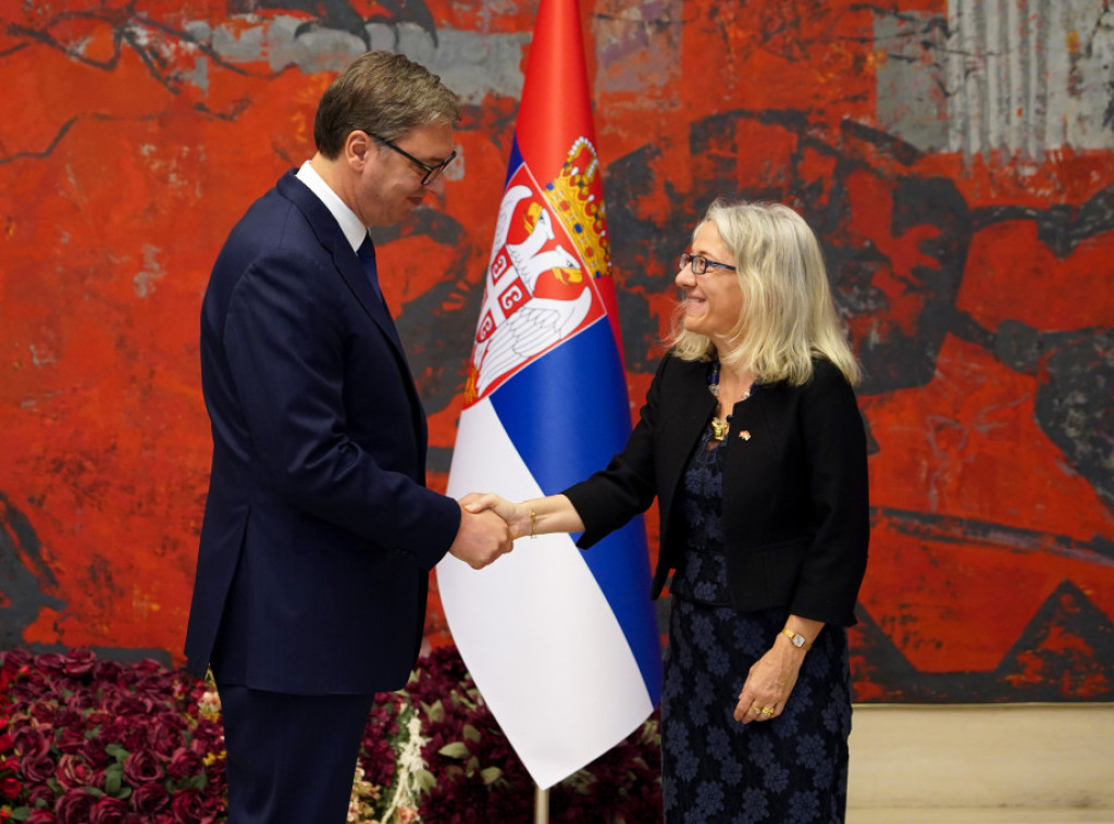 Vučić primio akreditivna pisma ambasadorke Švajcarske Lugon-Mulen