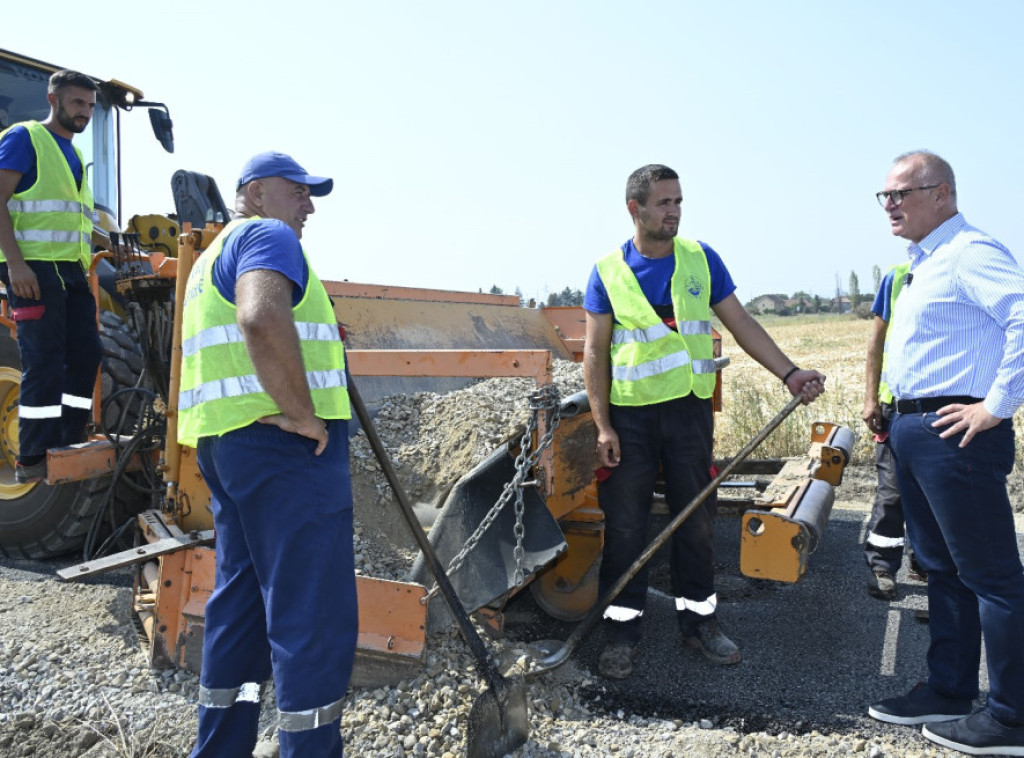 Vesić: Nastavljamo da ulažemo u putnu infrastrukturu i poboljšavamo život građana