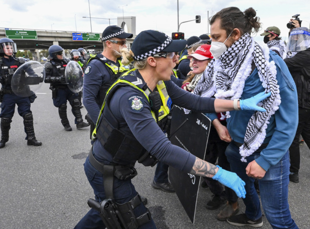 Na propalestinskom protestu u Melburnu uhapšene 33 osobe,oko 20 policajaca povređeno