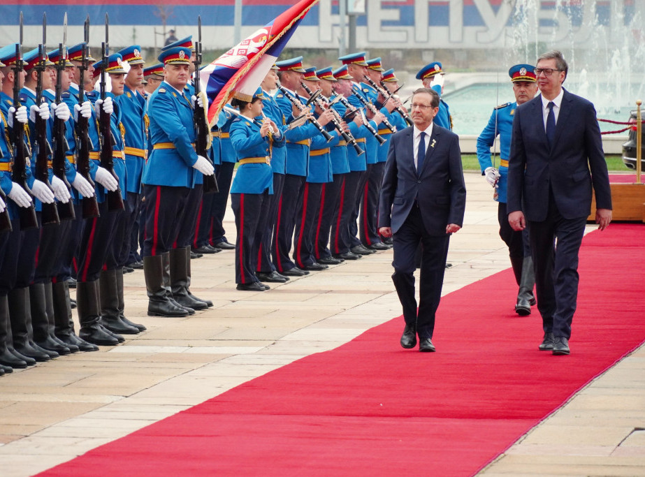 Vučić dočekao izraelskog predsednika Hercoga ispred Palate Srbija