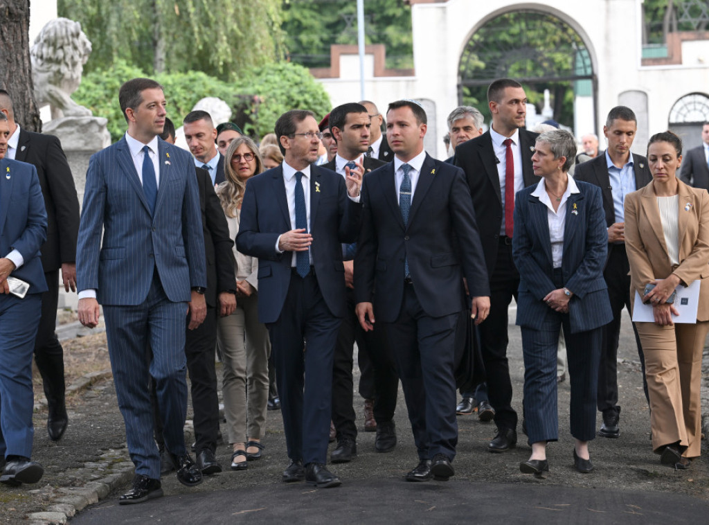 Hercog obišao Jevrejsko groblje, ceremoniji polaganja venca prisustvovao Đurić