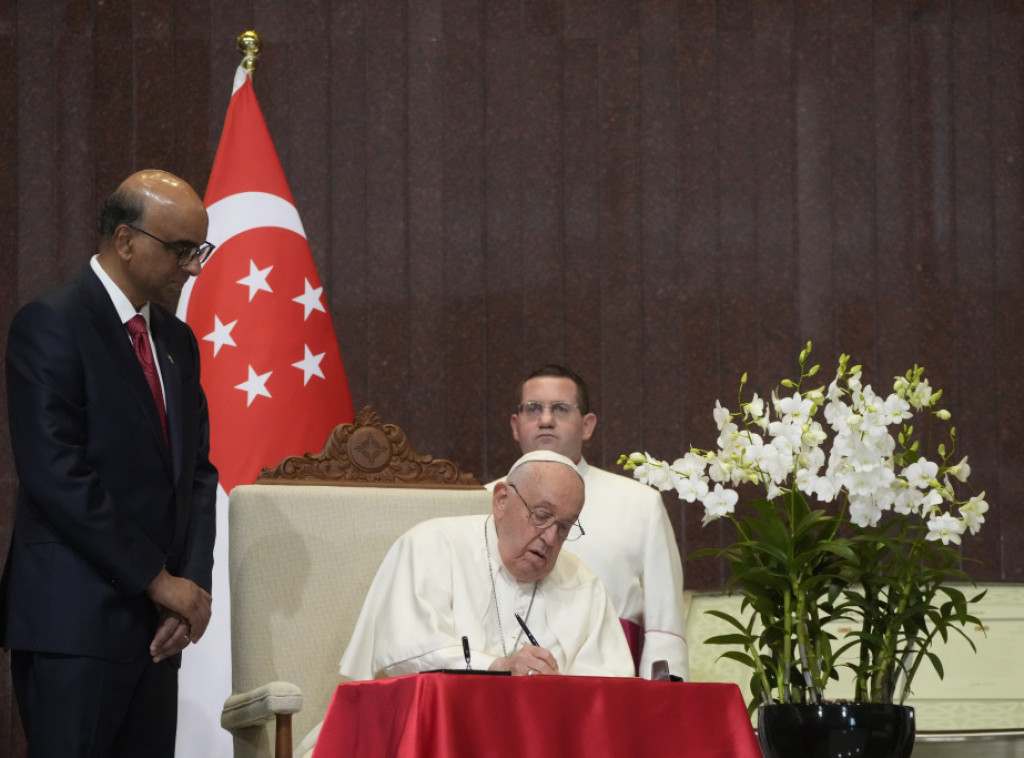 Papa Franja u Singapuru pozvao na pravedne plate za radnike migrante