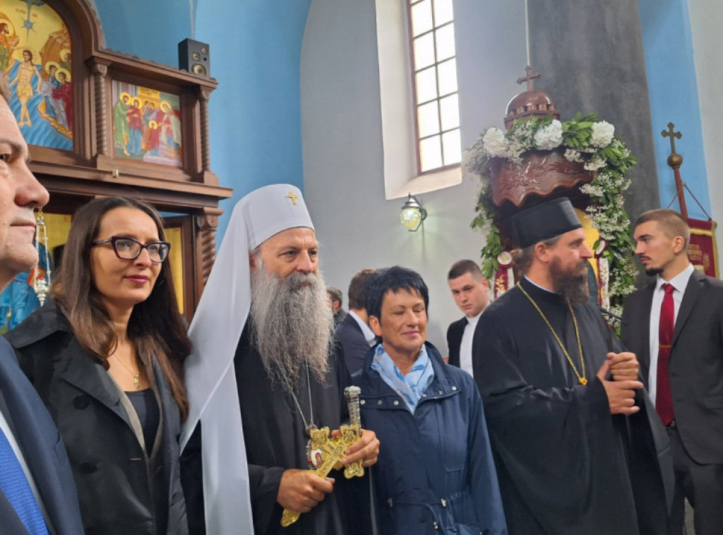 Patrijarha Porfirija u Drvaru dočekao veliki broj vernika