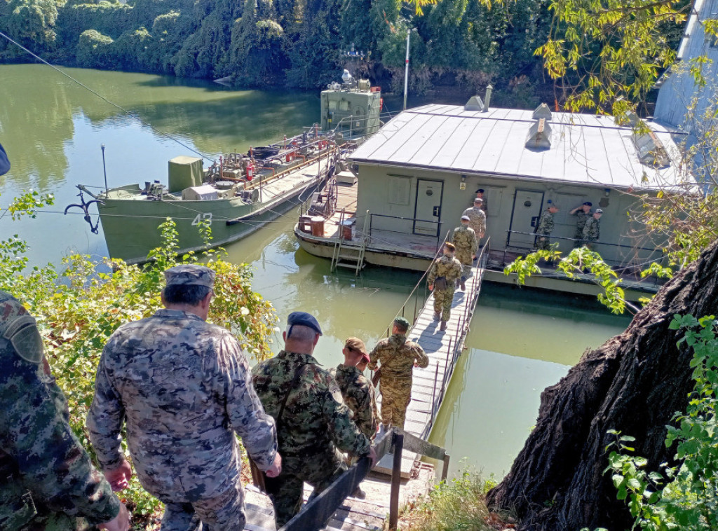 Polaznici Komandno-štabnog usavršavanja posetili Rečnu flotilu u Novom Sadu