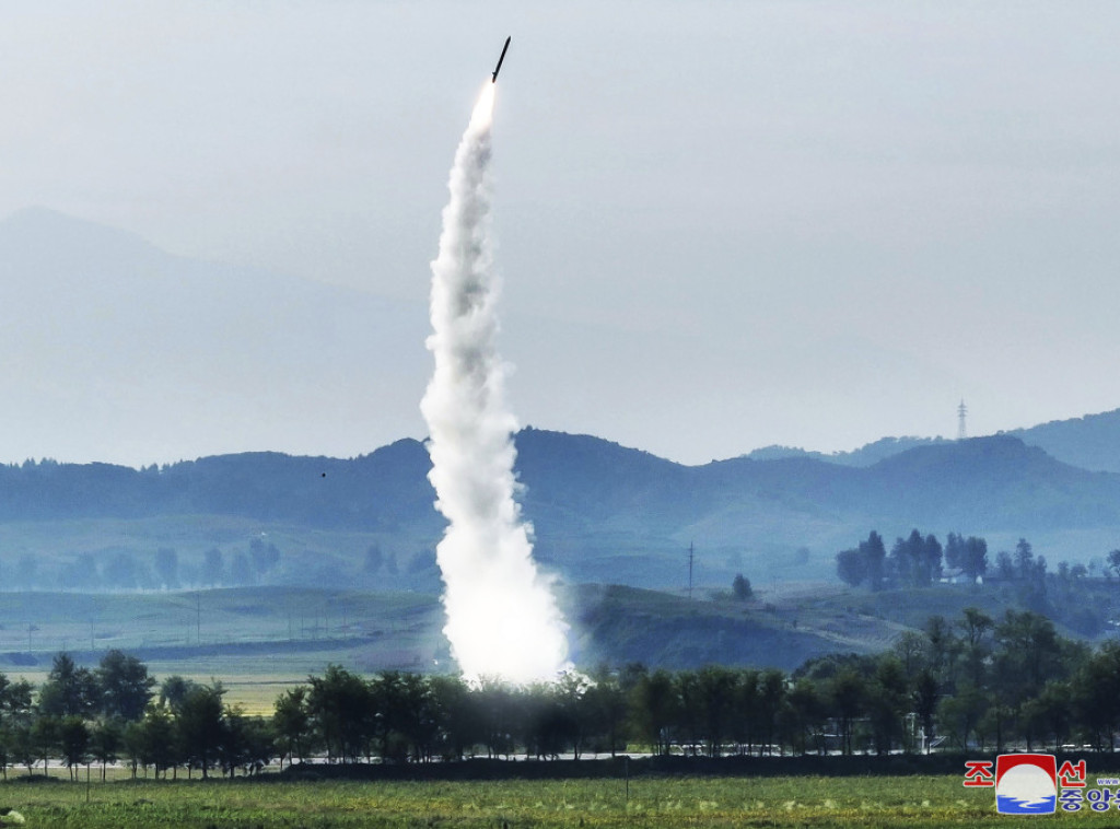 Severna Koreja testirala nove rakete koristeći "super velike" bojeve glave