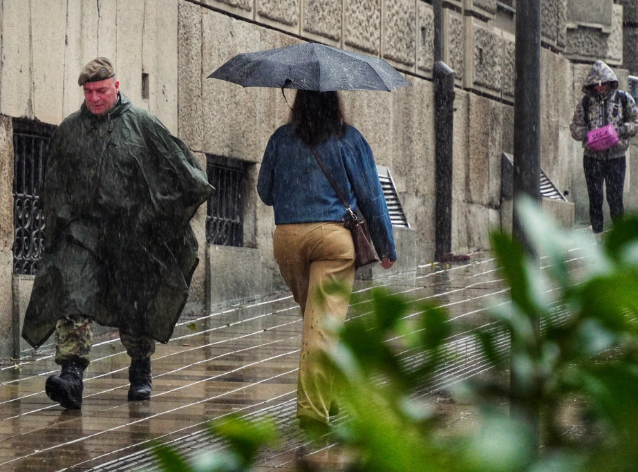 U Srbiji danas umereno oblačno, mestimično sa kišom i lokalnim pljuskovima