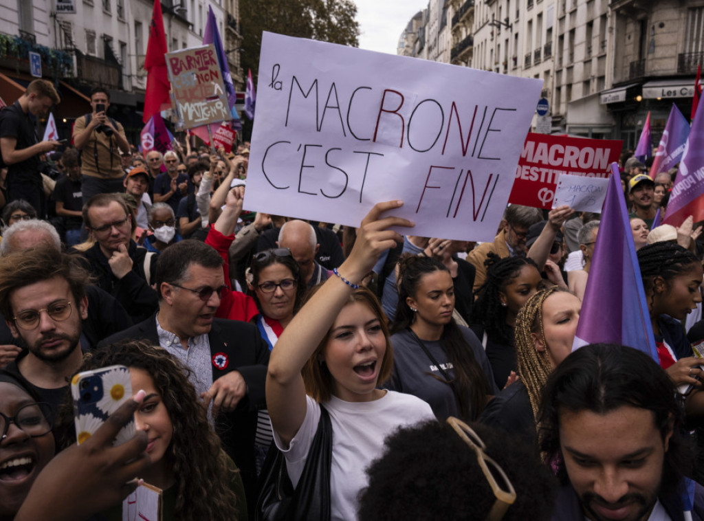 Hiljade demonstranata u Francuskoj protiv Makrona i Barnijea