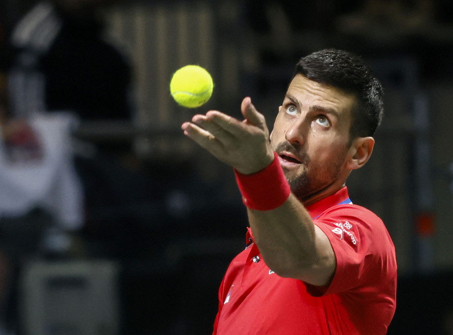 Djokovic advances to Shanghai Masters fourth round