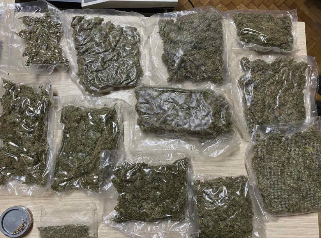 Uhapšene dve osobe u Sremskoj Mitrovici i Šidu kod kojih je pronađena marihuana