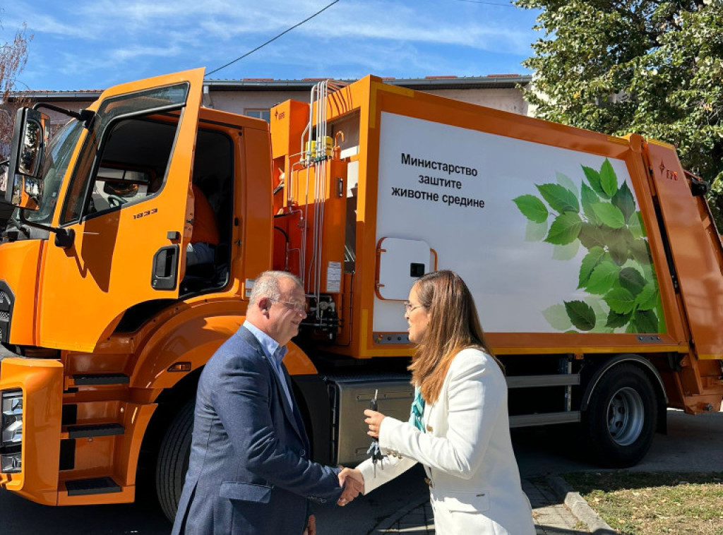 Opština Kladovo dobila na korišćenje kamion za odvoženje otpada