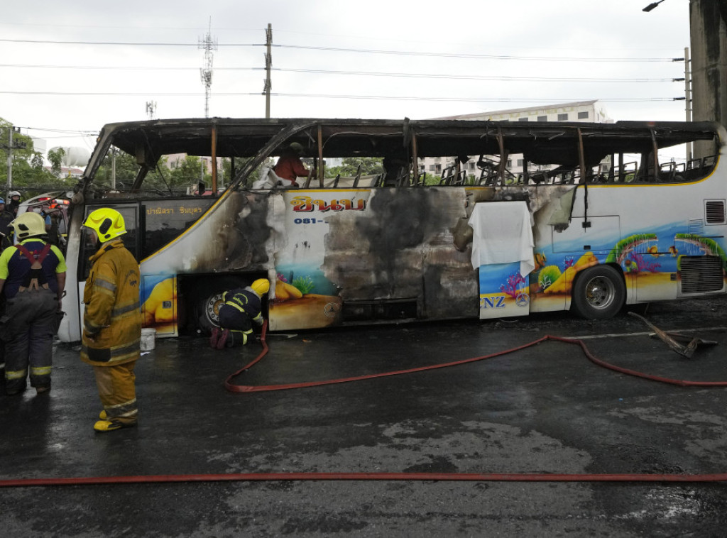 Agencije: Strahuje se da je 25 ljudi poginulo kada se autobus zapalio u Bangkoku