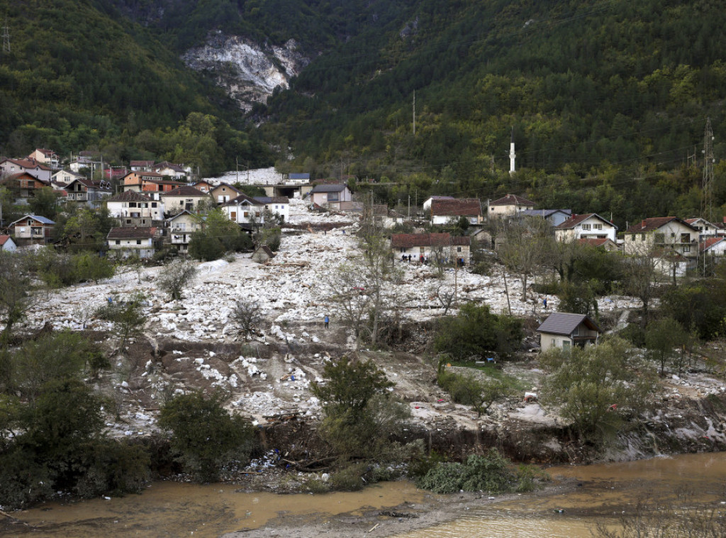 U poplavama i odronima u BiH stradalo najmanje 20 osoba