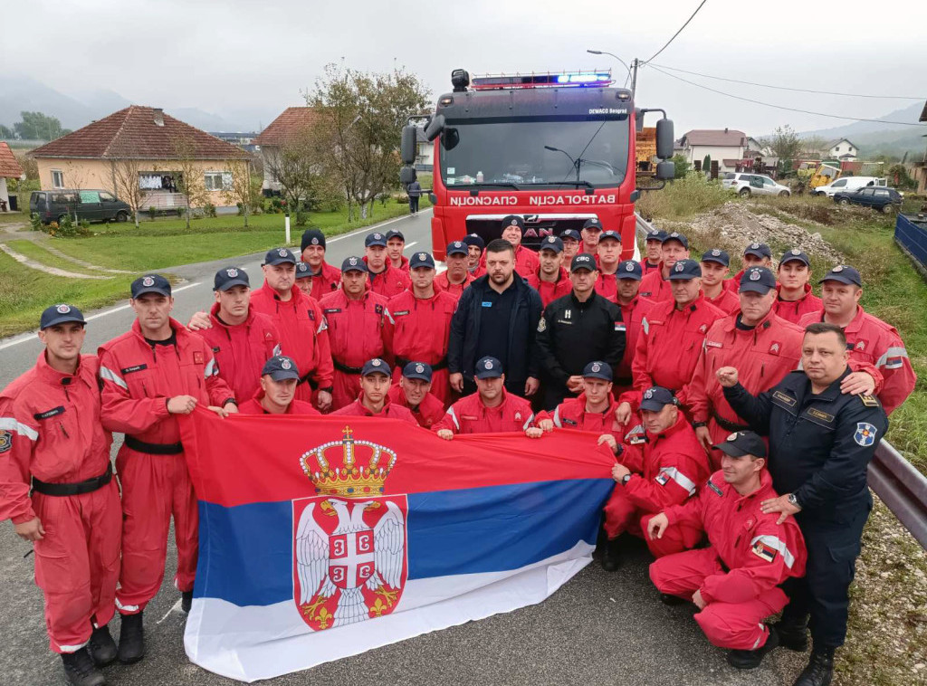 Spasilački timovi iz Srbije dočekani u Bratuncu