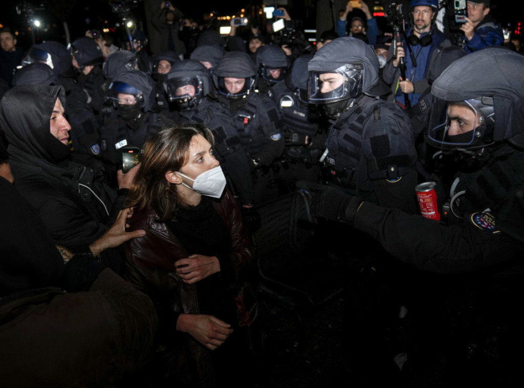 Sukob demonstranata i policije na protestu opozicije u Tirani