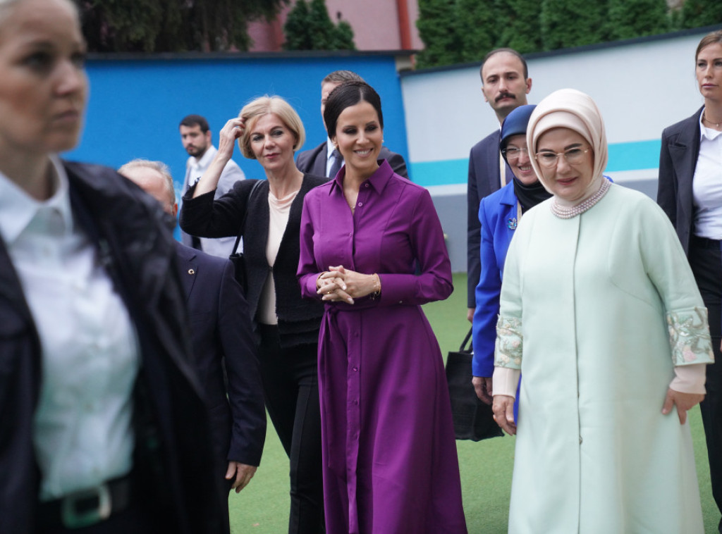 Tamara Vučić i Emine Erdogan obišle tursku "Maarif" školu u Beogradu