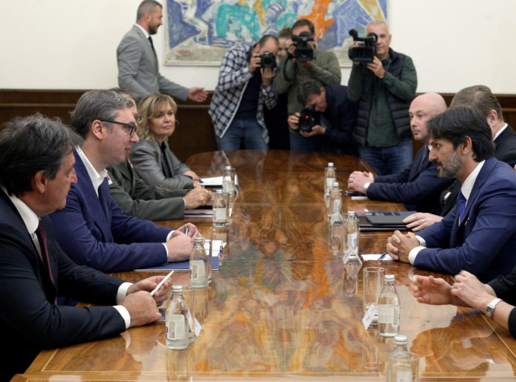 Vucic receives Slovak defence minister