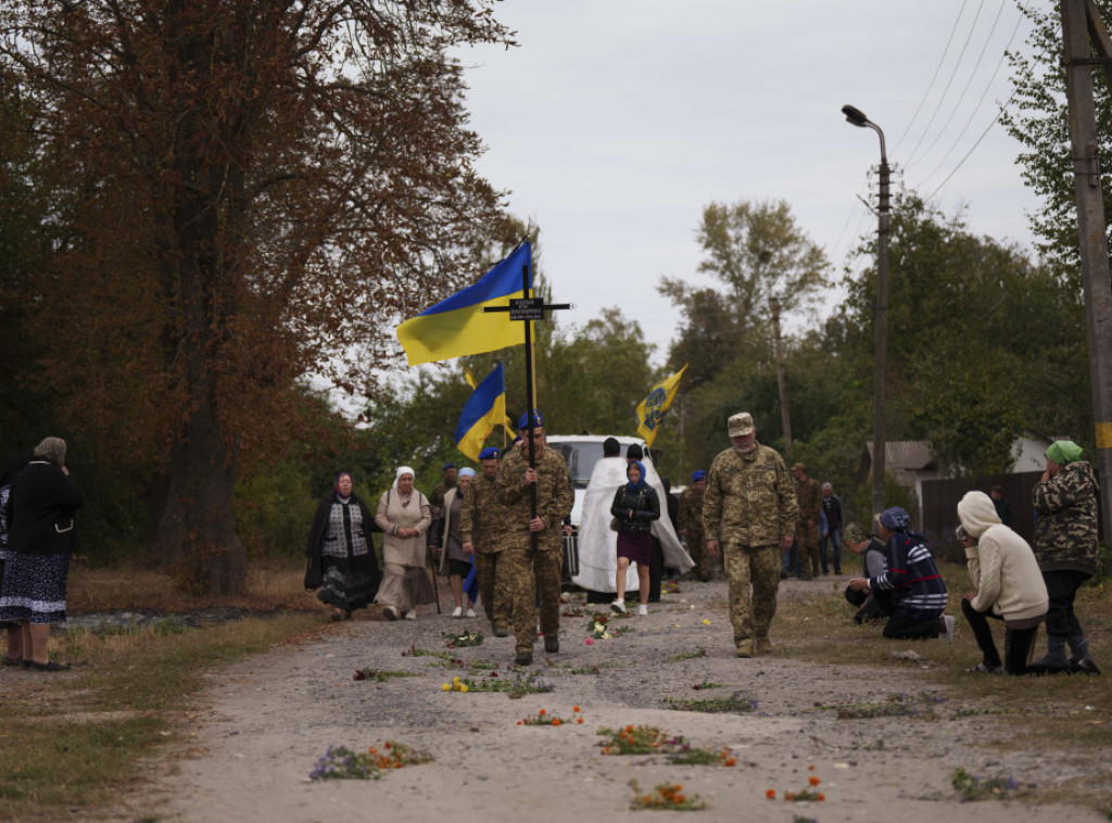 U ruskom raketnom napadu na Nikolajev poginula jedna žena, 16 ljudi ranjeno