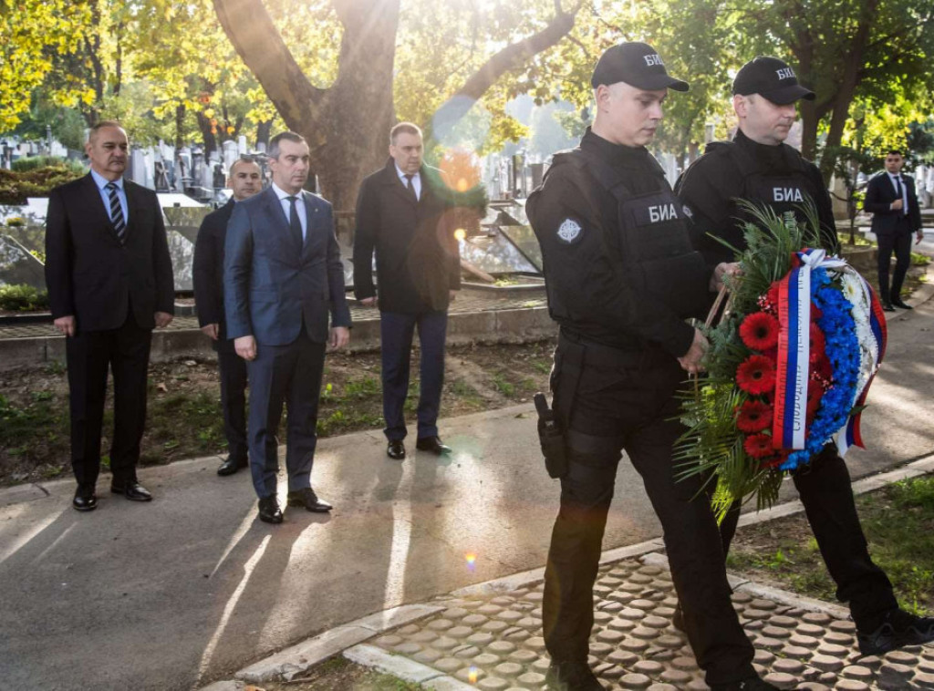 Rukovodioci BIA odali poštu i položili vence prvim načelnicima te službe