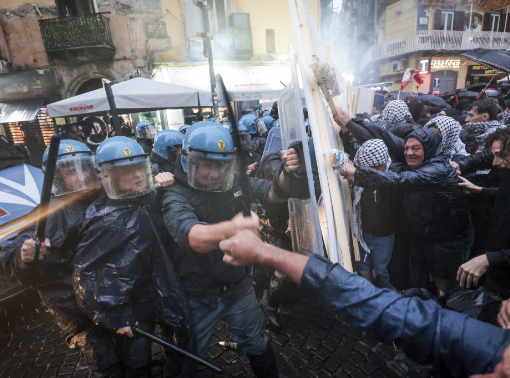 Sukob policije i demonstranata na protestu protiv sastanka ministara G7 u Napulju